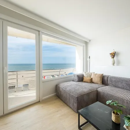 Apartment 2 Bedrooms With Magnificent Seaview And Free Parking