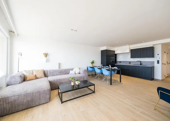 2 Bedrooms With Magnificent Seaview And Free Parking