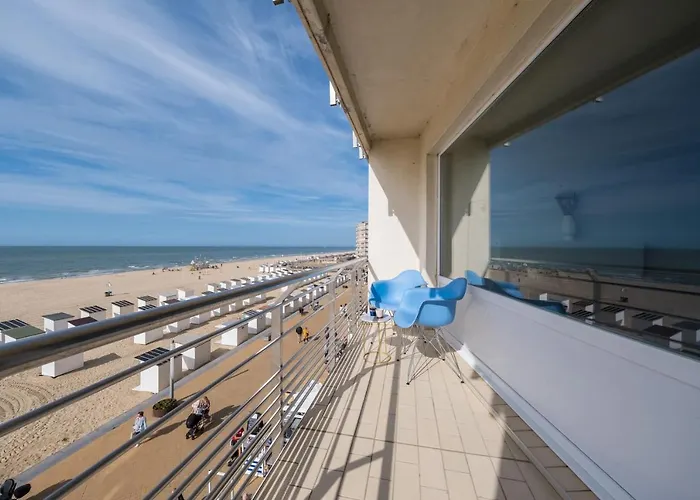 2 Bedrooms With Magnificent Seaview And Free Parking Apartment *