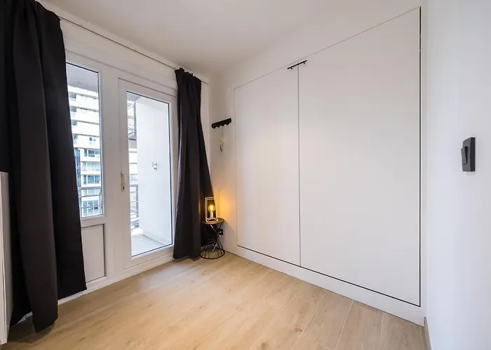 2 Bedrooms With Magnificent Seaview And Free Parking Апартаменты *