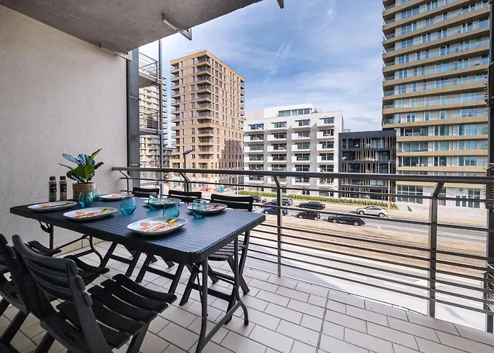 2 Bedrooms With Magnificent Seaview And Free Parking Apartment *