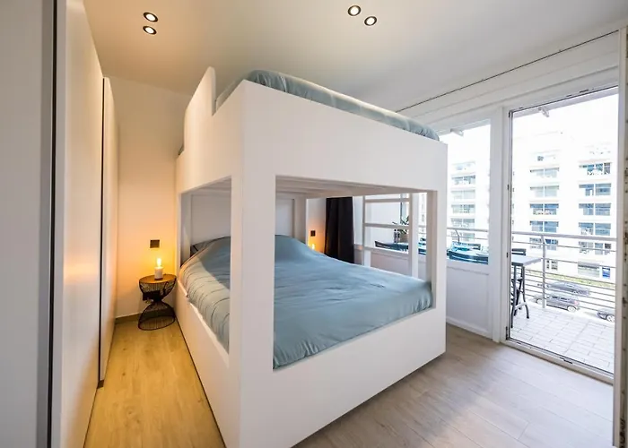 2 Bedrooms With Magnificent Seaview And Free Parking Апартаменты *